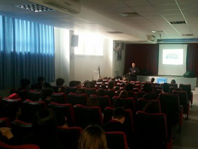YUNUS EMRE ANADOLU LİSESİ`NDE MESLEK TANITIMI VE TEMEL AFET BİLİNCİ EĞİTİMİ VERİLDİ