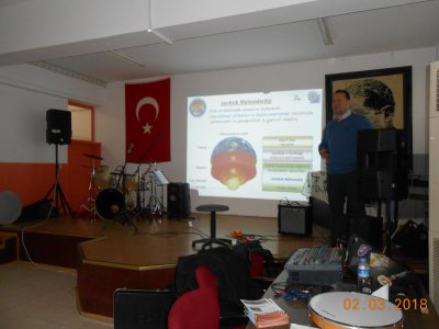 CEM BAKİOĞLU ANADOLU LİSESİ VE ZÜBEYDE HANIM EĞİTİM KURUMLARI`NDA MESLEK TANITIMI VE TEMEL AFET BİLİNCİ EĞİTİMİ VERİLDİ