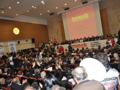 <BR>TMMOB YASASI DEĞİŞİKLİĞİNE KARŞI OLAĞANÜSTÜ GENEL KURUL TOPLANDI 